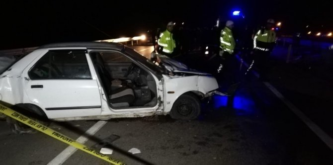 Kazada otomobilin kopan kapısından yola savrulan kadın hayatını kaybetti