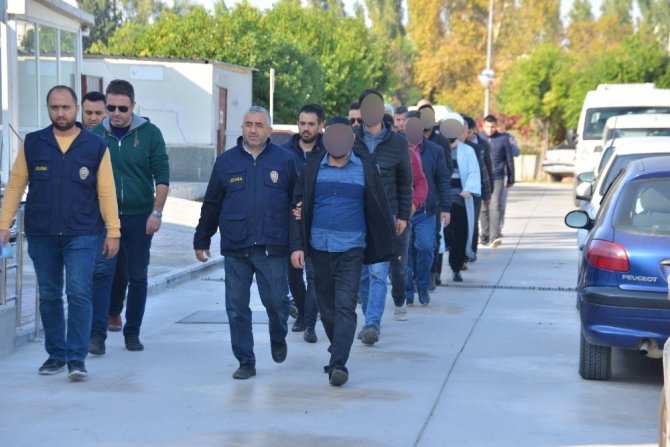 Barış Pınarı Harekatını karalayan 46 kişiye gözaltı
