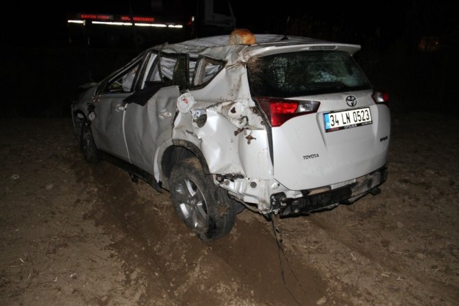 Konya’da otomobil tarlaya devrildi: 4 yaralı