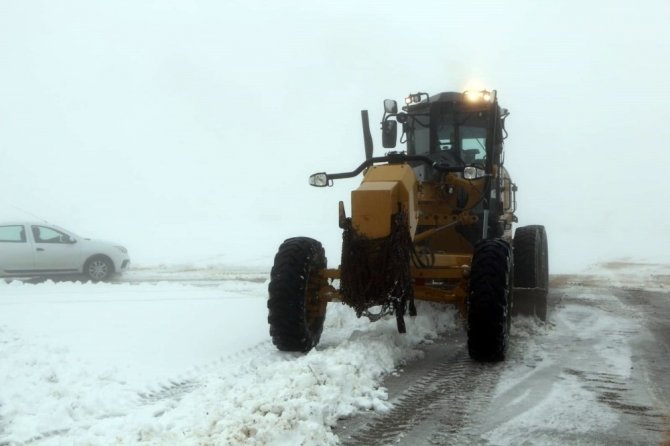Elazığ’da kar 81 köy yolunu ulaşıma kapattı