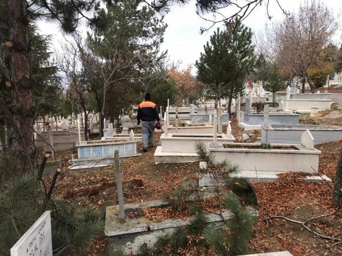 Sungurlu’da mezarlıklar bakıma alındı