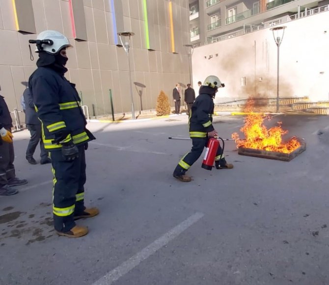 İtfaiyeden AVM personeline yangın eğitimi