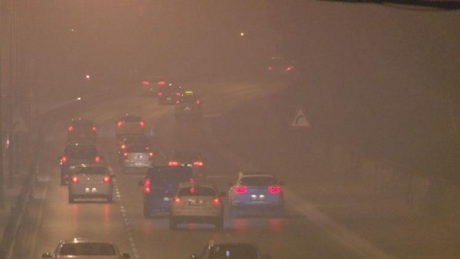 İzmir’de sis ve soba dumanı görüş mesafesini en aza indirdi