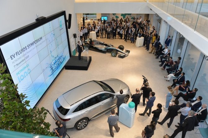 Elektrikli Araç Sıvıları Sempozyumu, Petronas’ın Torino’daki AR-GE Merkezi’nde gerçekleşti