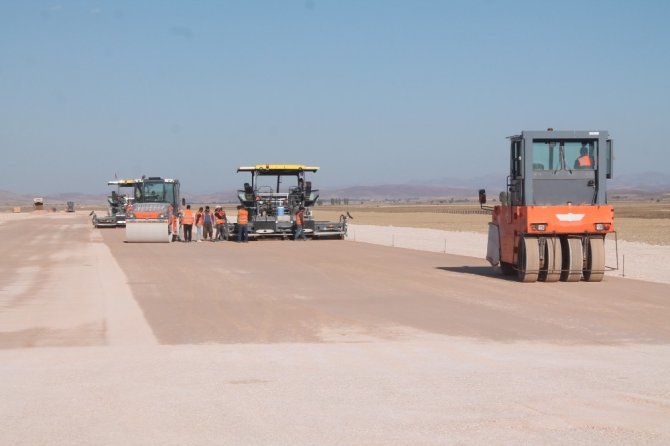 İnşaatı süren Gümüşhane Bayburt Havalimanında zemin çalışması tamamlandı