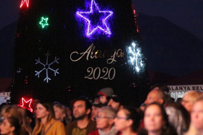 Alanya’da Noel Pazarı 10’uncu yılını kutladı