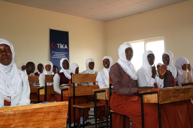 TİKA’nın desteğiyle Ugandalı öğrenciler yeni sınıflarına kavuştu