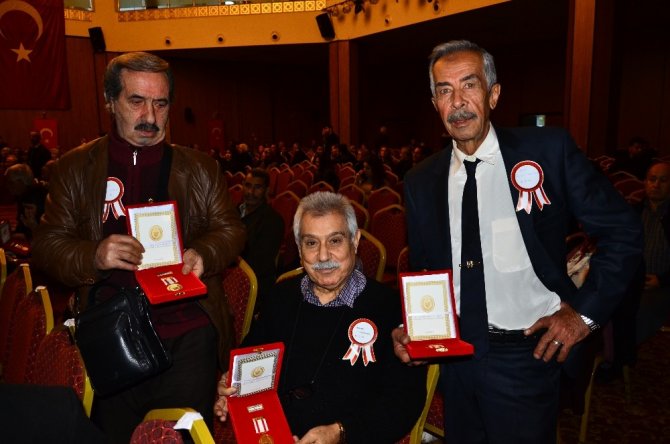 Adana’da Kıbrıs gazilerine madalya ve beratları verildi