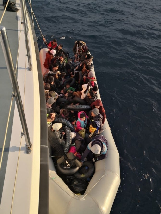 Kuşadası’nda 46 düzensiz göçmen yakalandı.