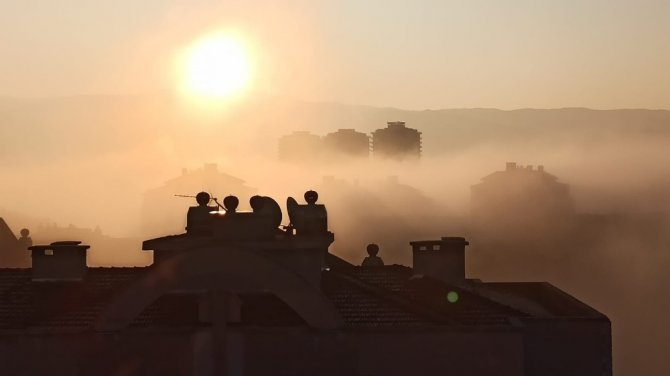 Bursa’daki yoğun sis hayatı olumsuz etkilemeye devam ediyor