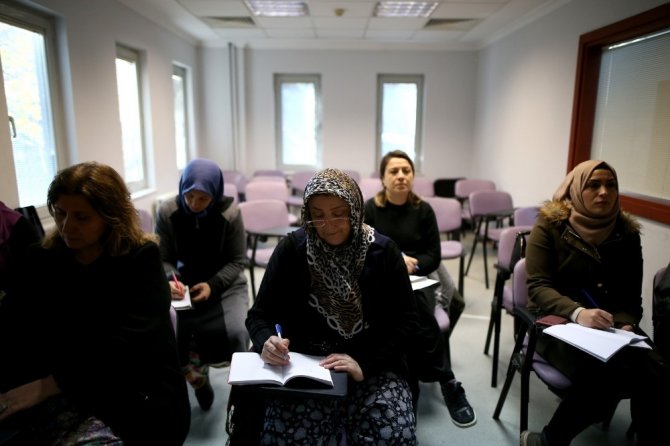 Bursa’da köylü kadınlar İngilizce öğreniyor