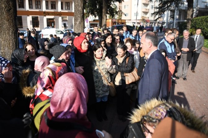 İnegöl Belediyesi’nin emektar Aynur Ablası son yolculuğuna uğurlandı
