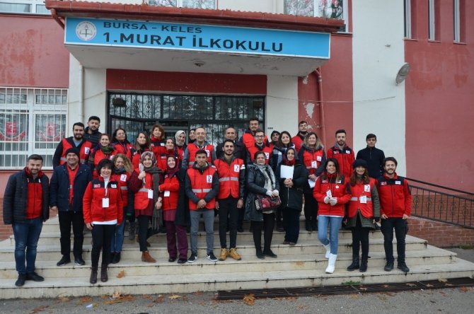 Türk Kızılay Bursa’dan Kelesli öğrencilere anlamlı sürpriz