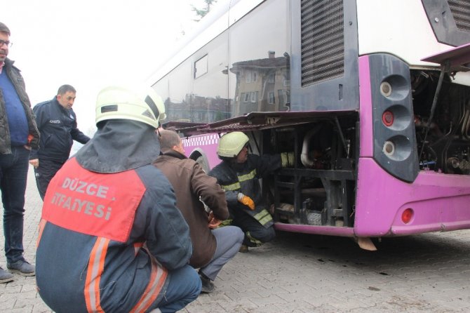 Otobüsü yanmaktan şoför kurtardı