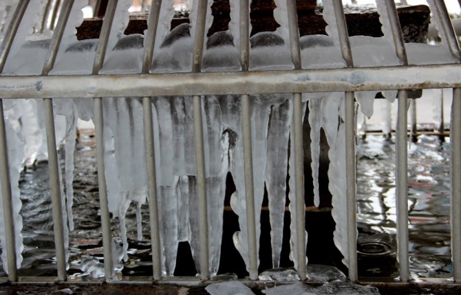 Erzurum’da şadırvanlar buz tuttu, termometreler eksi 15 dereceyi gösterdi