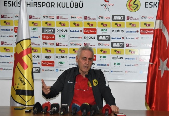 Eskişehirspor Teknik Direktörü Demirbakan’dan camiaya ‘Mustafa Denizli’ göndermesi