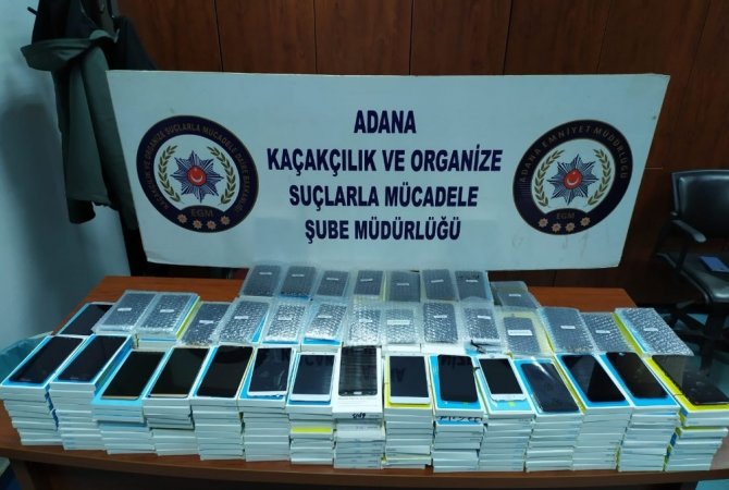 Adana’da 65 bin liralık kaçak telefon ele geçirildi
