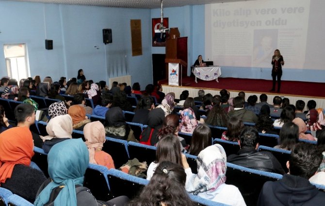 Ağrı İbrahim Çeçen Üniversitesi’nde “Sosyal Medya’nın obezite üzerine etkileri” konferansı düzenlendi
