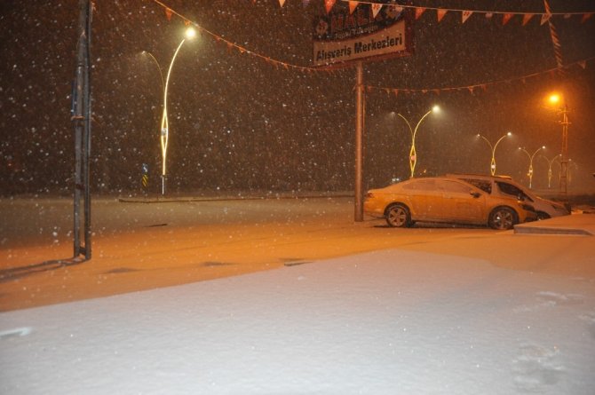 Yüksekova’da kar yağışı
