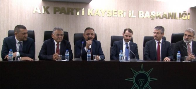 Bakan Albayrak: "Yeni süreçte Kayseri ekonomisinin Türkiye ekonomisine vereceği katkı noktasında verimli bir toplantı gerçekleştirdik"