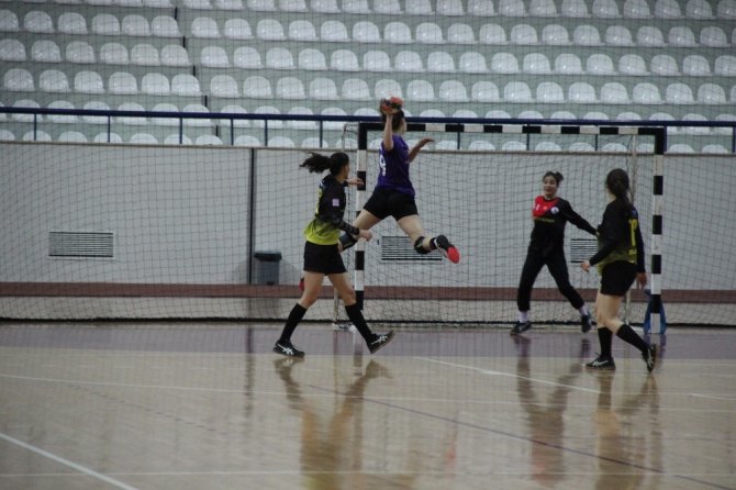 Hentbol Kadınlar Türkiye Kupası: Üsküdar Belediyesi: 37 - Elazığ Sosyal Yardımlaşma: 24