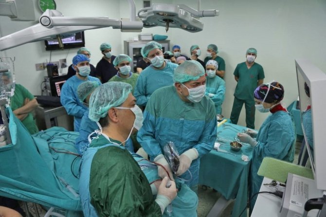 Kütahya’da ilk kez kapalı yöntemle beyin ameliyat yapıldı