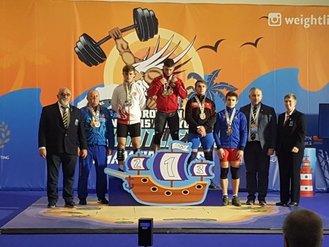 Genç halterci Hakan Şükrü Kurnaz Avrupa rekorunu kırıp şampiyon oldu