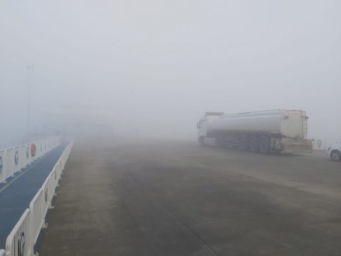 Çanakkale Boğazı’nda yoğun sis sebebiyle feribot seferleri iptal edildi