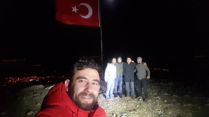 Bin 840 metre yükseklikte Türk bayrağını değiştirdiler