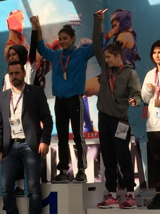 Muay Thai Sporcusu Barut, 48 kiloda Avrupa Şampiyonu oldu