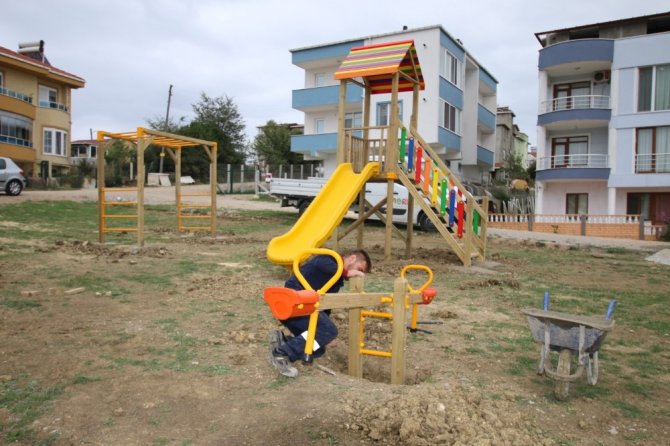 Sinop’ta ahşap oyun parklarının kurulumu tamam