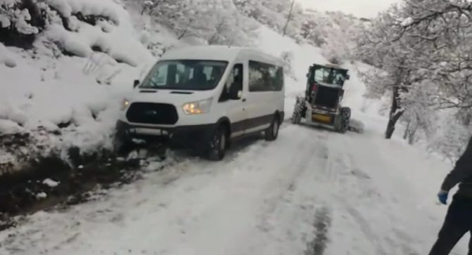 Bingöl’de kar 28 köy yolunu kapattı