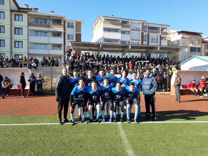 Liseler arası futbol turnuvasının şampiyonu 15 Temmuz Şehitler Anadolu Lisesi oldu
