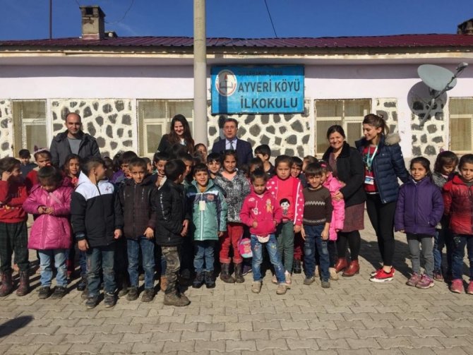 Radikal Okulları’ndan Çınar’daki öğrencilere yardım eli