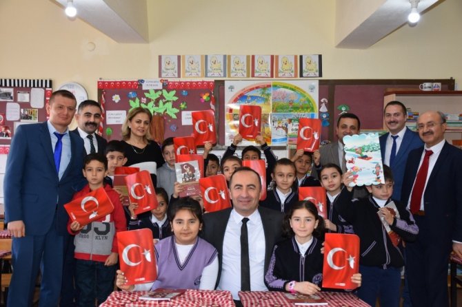 Başkan Ali Sülük öğrencilerin karne heyecanına ortak oldu