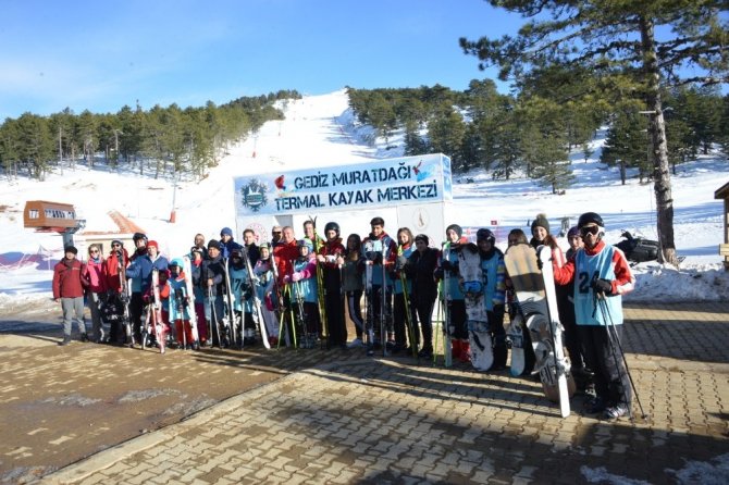 Muratdağı’nda Kayak ve Kızak Şampiyonası