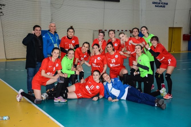 Anadolu Üniversitesi Kadın Hentbol Takımı ligin ikinci yarısına galibiyetle başladı