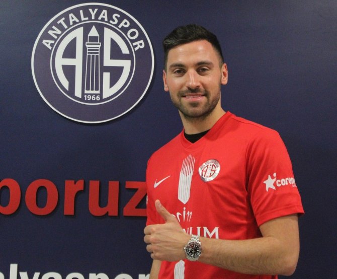 Antalyaspor’da Sinan Gümüş resmi sözleşmeyi imzaladı
