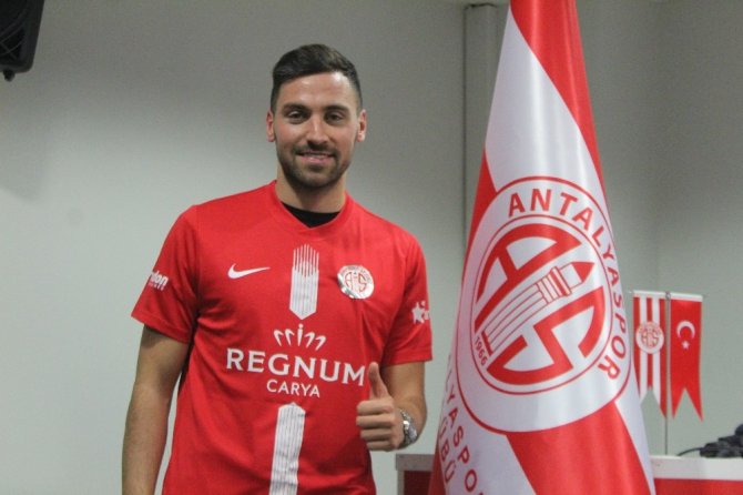 Antalyaspor’da Sinan Gümüş resmi sözleşmeyi imzaladı
