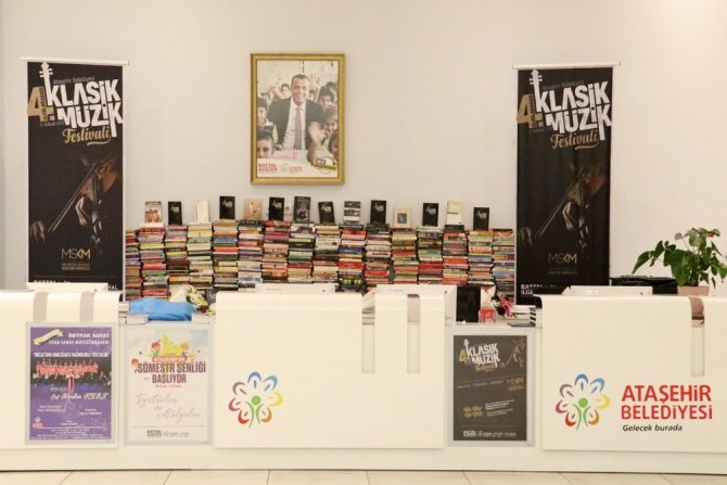 Ataşehir’de klasik müzik festivali’nde “bir kitap, bir bilet” kampanyasıyla bin kitap toplandı