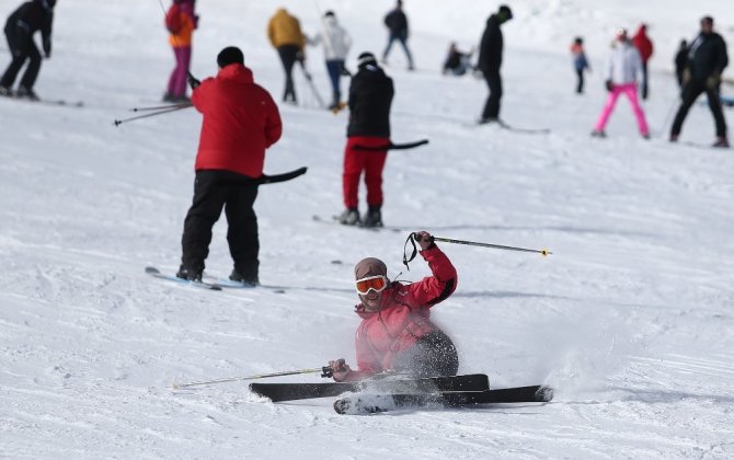 Uludağ’da acemi kayakçılara 2 saatte eğitim