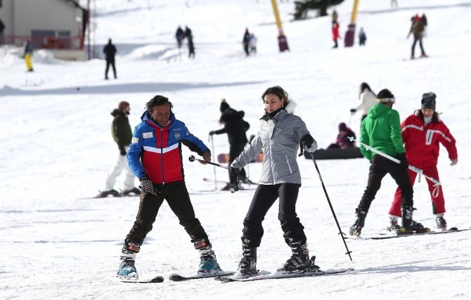 Uludağ’da acemi kayakçılara 2 saatte eğitim