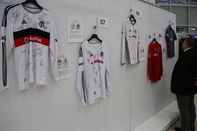 Beşiktaş’lı futbolcuların 1903’ten bu yana giydiği formalar bu sergide görücüye çıktı
