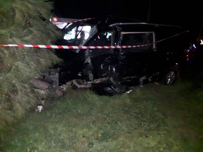 İzmir’de tır ile minibüs çarpıştı: 1 ölü