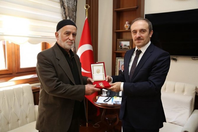 Kıbrıs Gazisi Mehmet Ozulu’ya Milli Mücadele Madalyası ve Beratı tevcih edildi