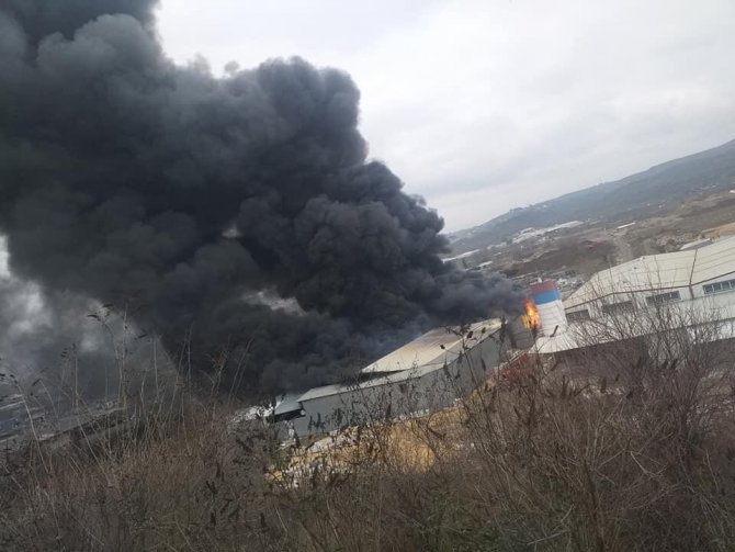 Bursa’da geri dönüşüm fabrikasında büyük yangın