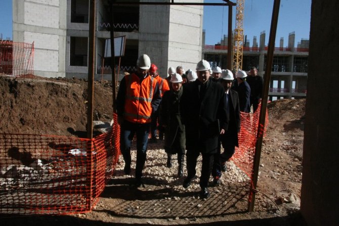 AB Büyükelçisi Berger, hastane inşaatında incelemelerde bulundu