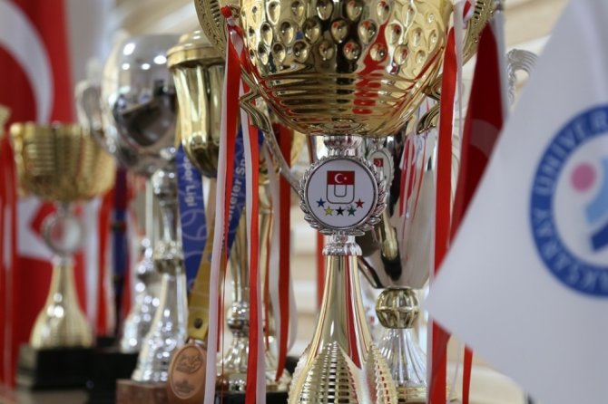 ASÜ kendi yaşıtı kamu üniversiteleri arasında 19 madalya ile ikinci oldu