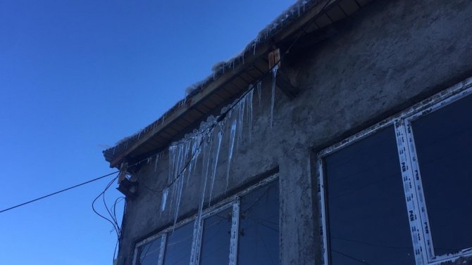 Karlıova’da soğuk hava etkili oldu