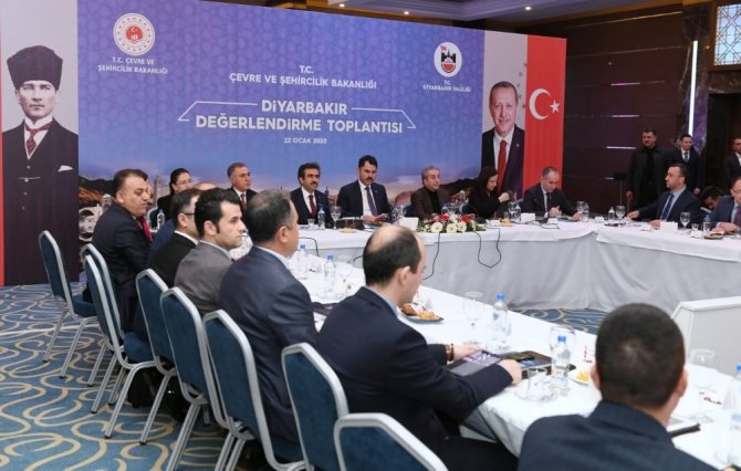 Bakan Kurum Diyarbakır’da "Değerlendirme Toplantısı"na katıldı
